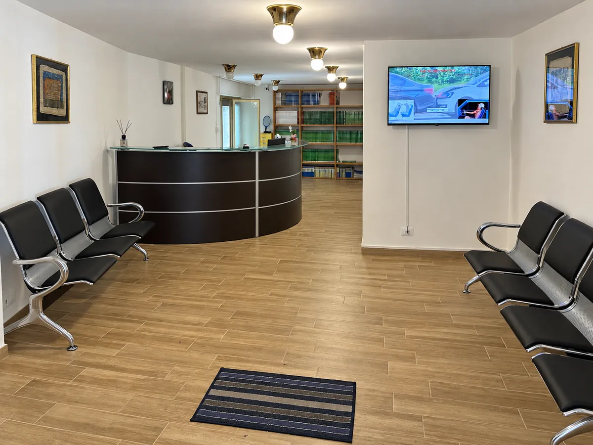 Reception e sala d’attesa della sede Insurance Service a Bari